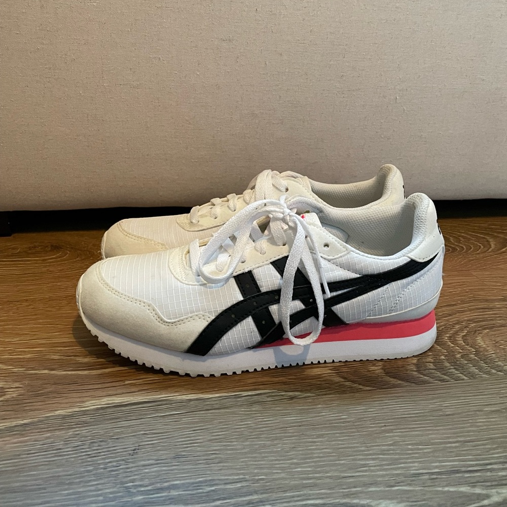 ASICS Tigre athletic shoes